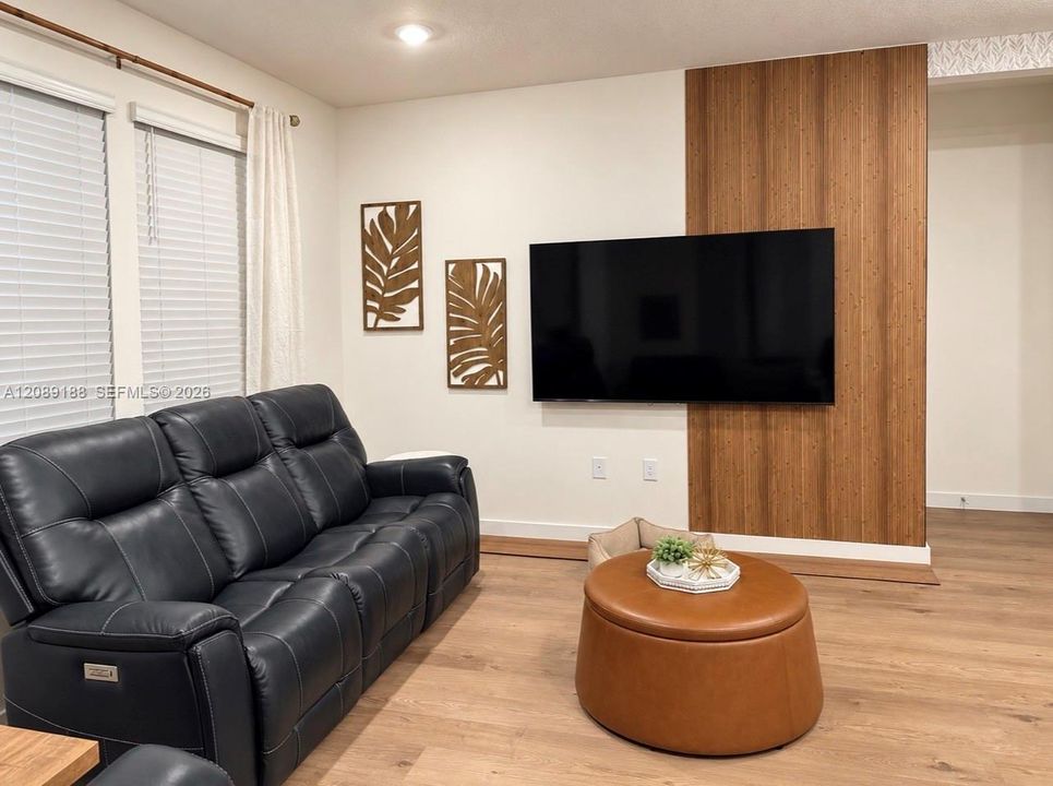 出租: $4,500 (5 贝兹, 3 浴室, 2142 平方英尺)