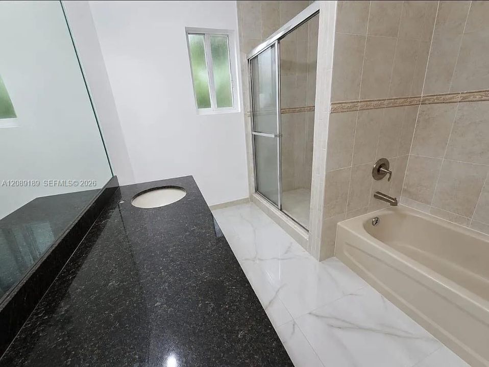 En Renta: $4,000 (5 camas, 3 baños, 2170 Pies cuadrados)