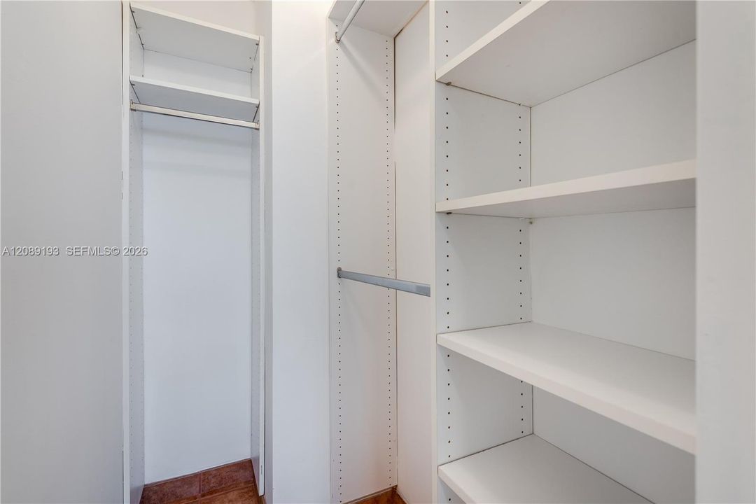 В аренду: $2,700 (2 спален, 2 ванн, 1031 Квадратных фут)