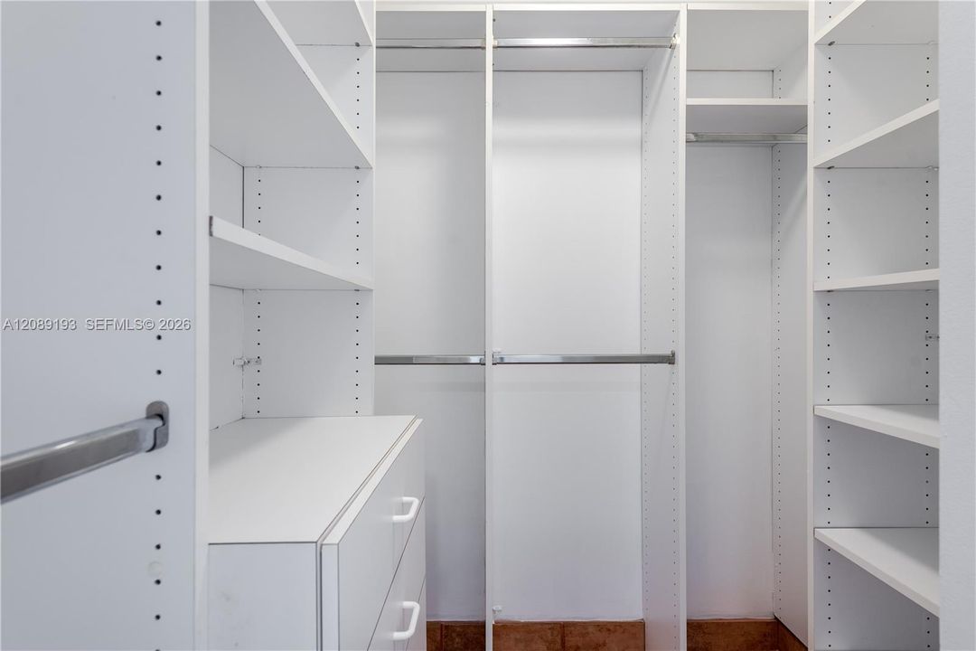 В аренду: $2,700 (2 спален, 2 ванн, 1031 Квадратных фут)