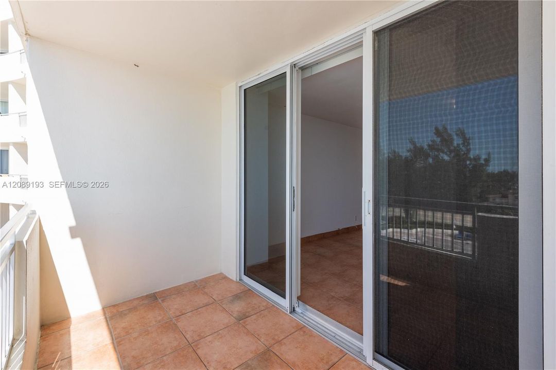 В аренду: $2,700 (2 спален, 2 ванн, 1031 Квадратных фут)