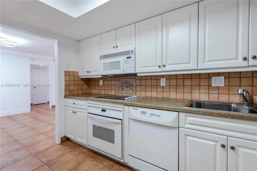 В аренду: $2,700 (2 спален, 2 ванн, 1031 Квадратных фут)