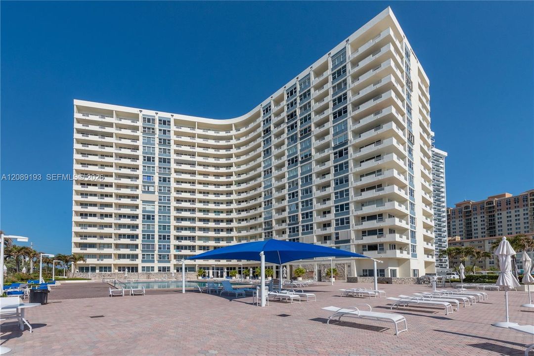 В аренду: $2,700 (2 спален, 2 ванн, 1031 Квадратных фут)