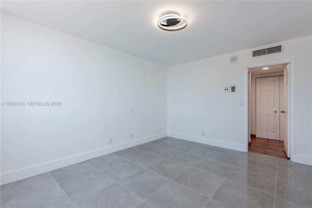 В аренду: $2,700 (2 спален, 2 ванн, 1031 Квадратных фут)