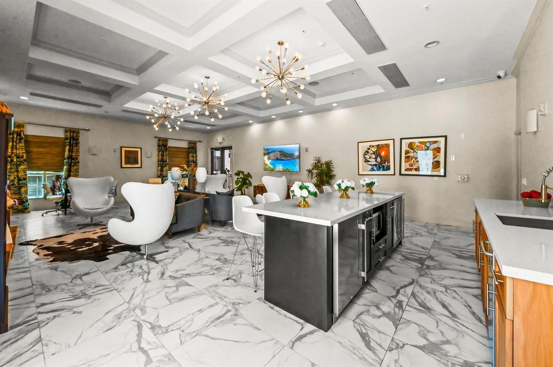 39 Clubhouse 02