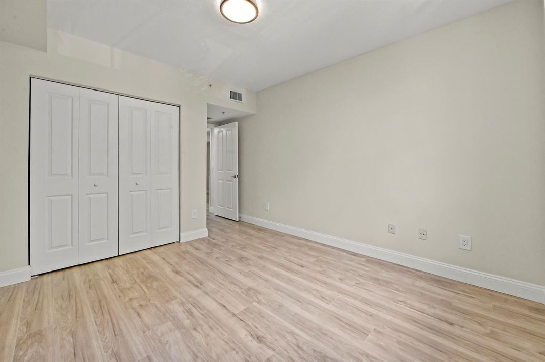 24 Bedroom 02