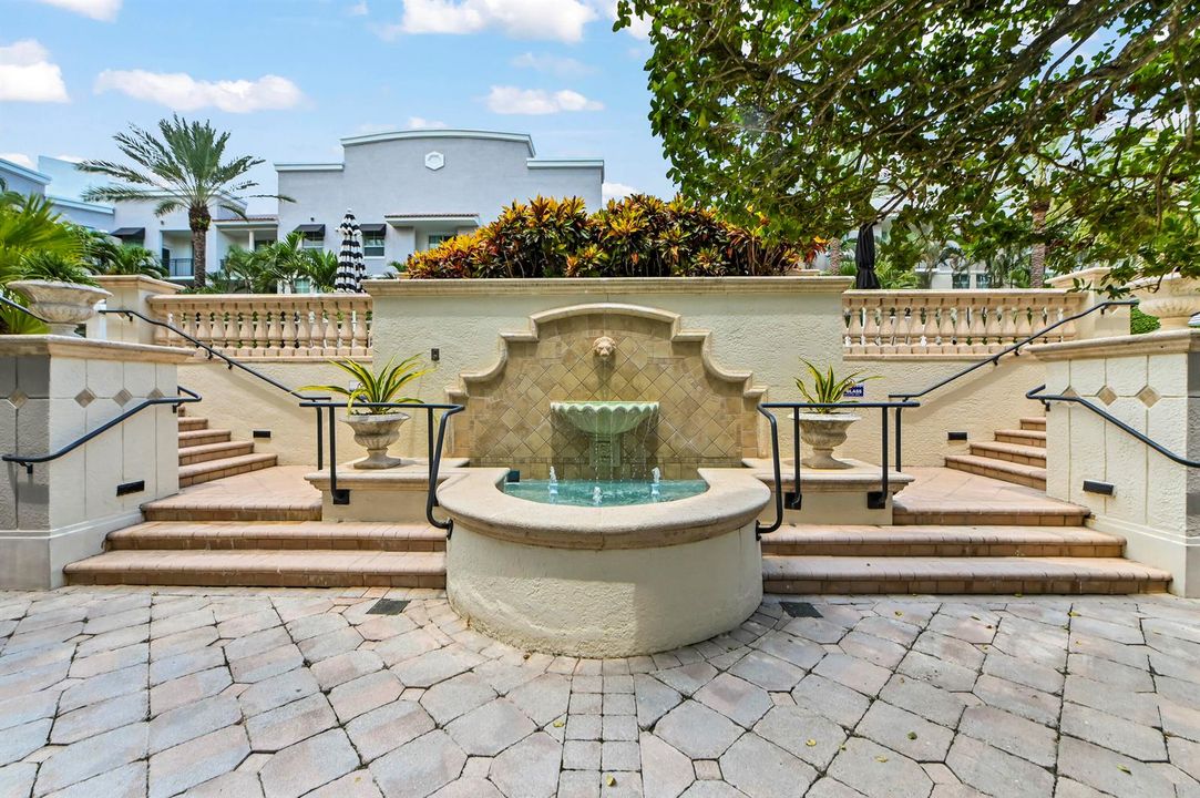 30 Courtyard 01