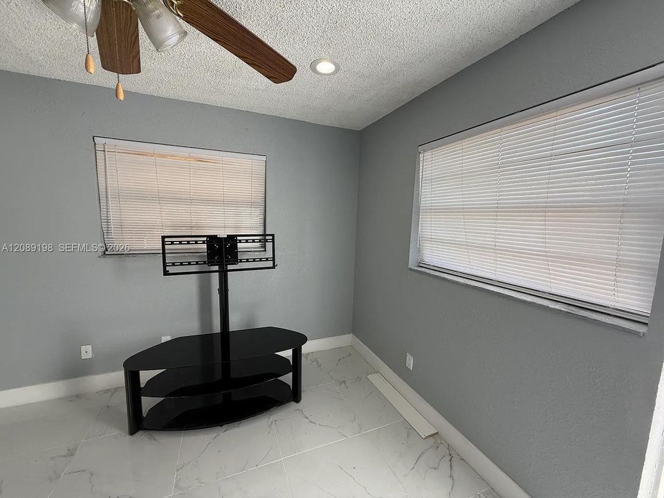For Rent: $1,349 (1 beds, 1 baths, 800 Square Feet)