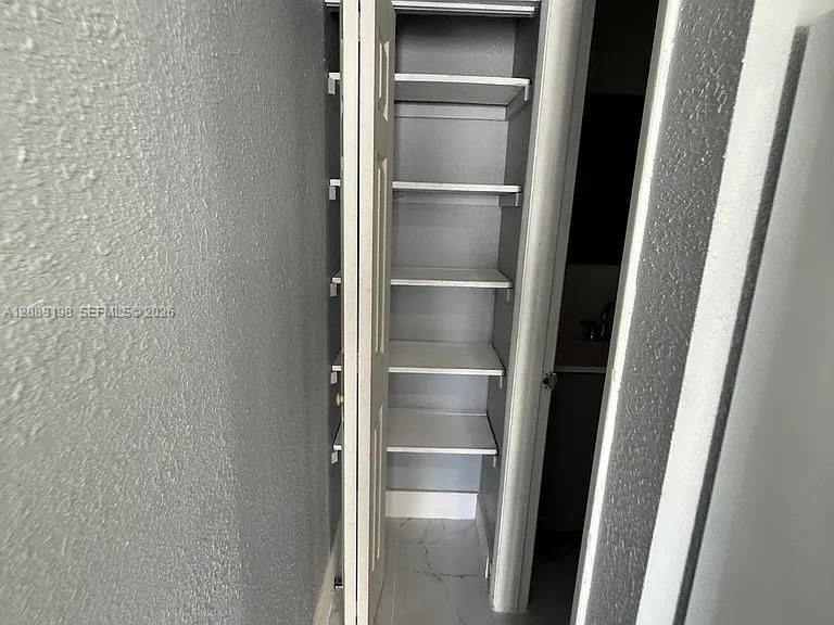 For Rent: $1,349 (1 beds, 1 baths, 800 Square Feet)