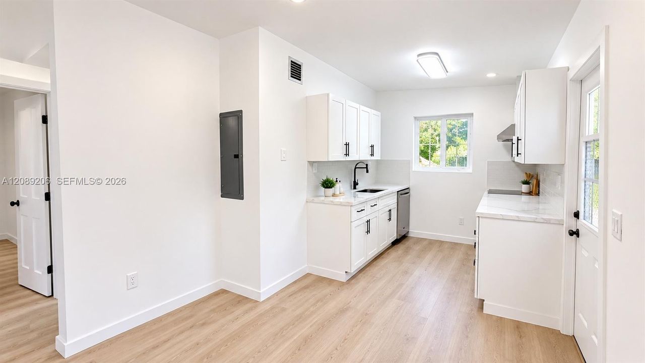 На продажу: $389,900 (3 спален, 2 ванн, 1047 Квадратных фут)