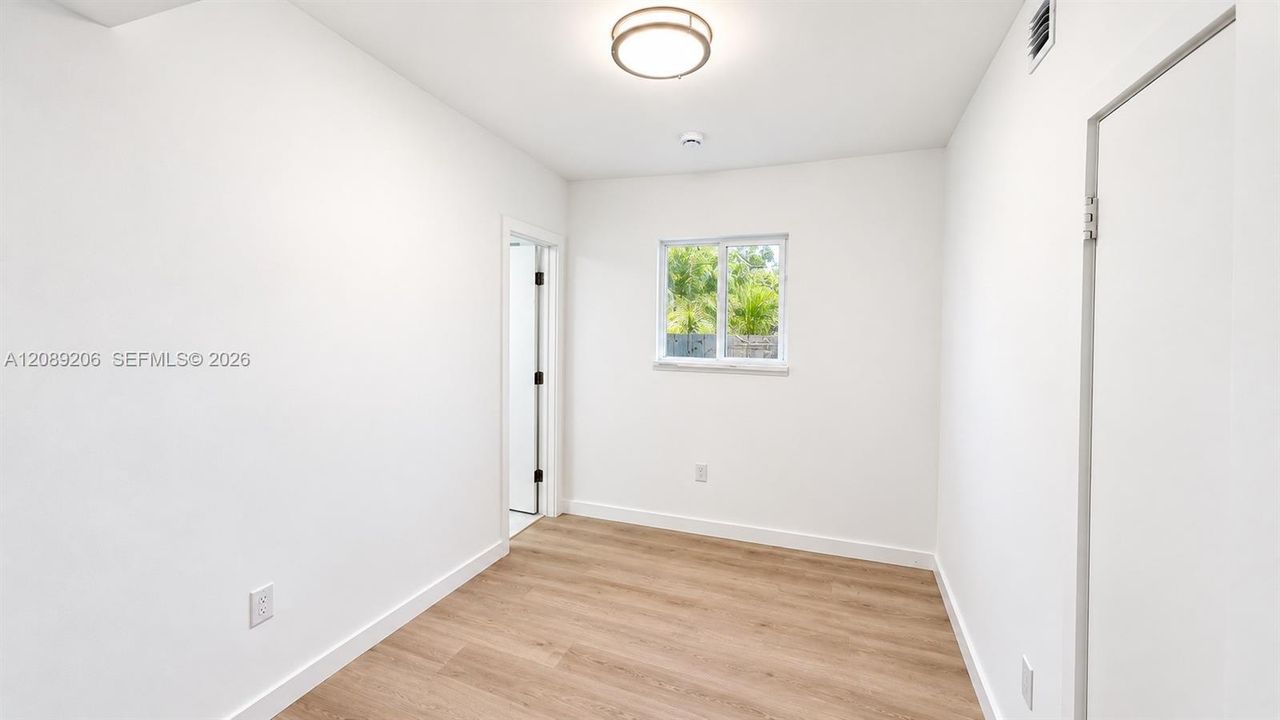 На продажу: $389,900 (3 спален, 2 ванн, 1047 Квадратных фут)