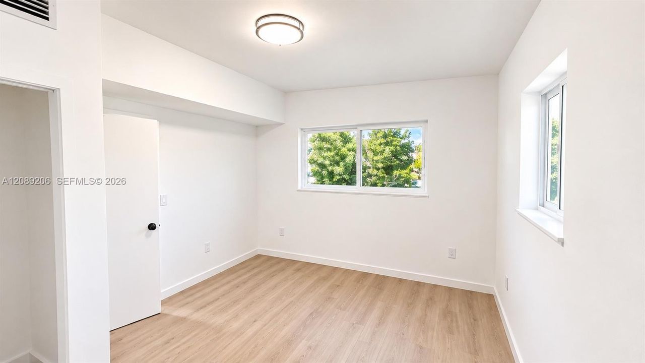 На продажу: $389,900 (3 спален, 2 ванн, 1047 Квадратных фут)