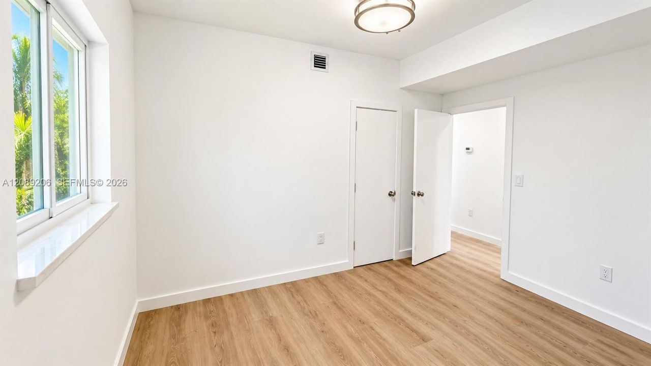 На продажу: $389,900 (3 спален, 2 ванн, 1047 Квадратных фут)