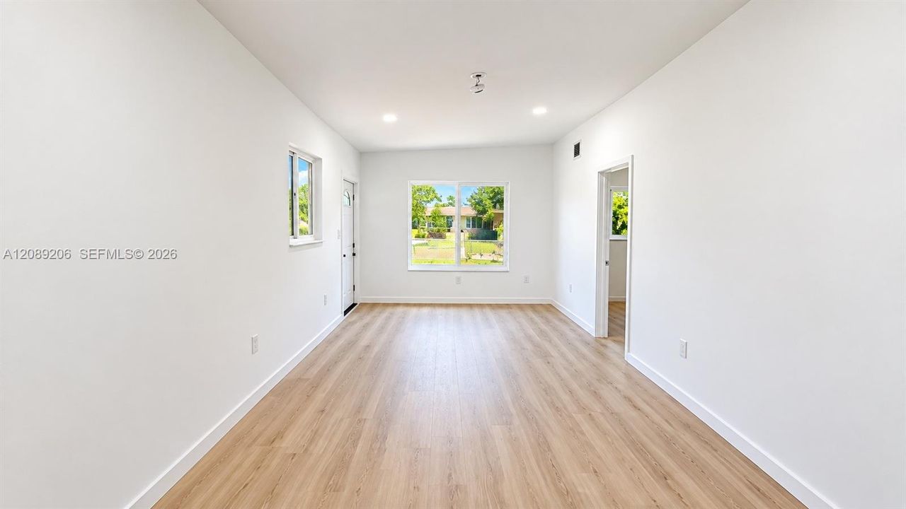 На продажу: $389,900 (3 спален, 2 ванн, 1047 Квадратных фут)