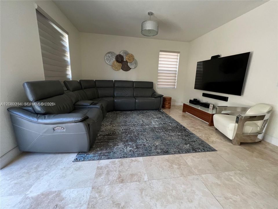 En Renta: $5,000 (4 camas, 3 baños, 2548 Pies cuadrados)