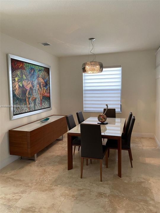 En Renta: $5,000 (4 camas, 3 baños, 2548 Pies cuadrados)