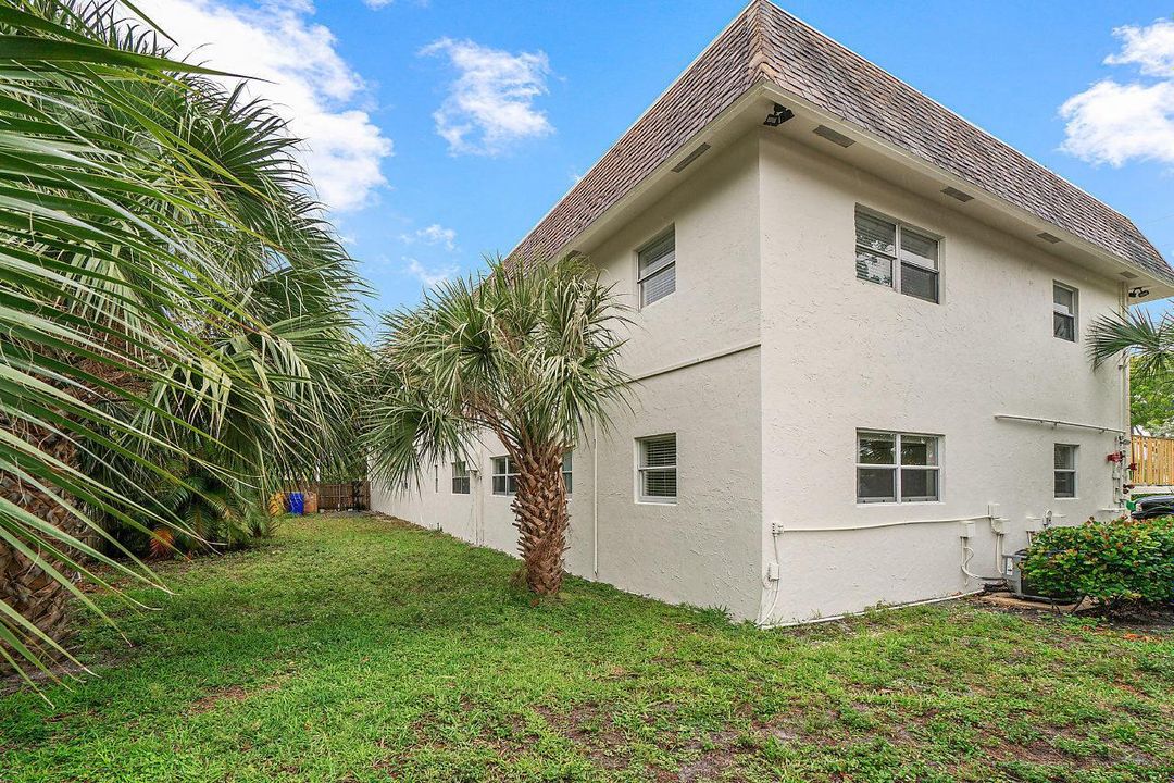 004-701NESeventhAve-DelrayBeach-FL-small