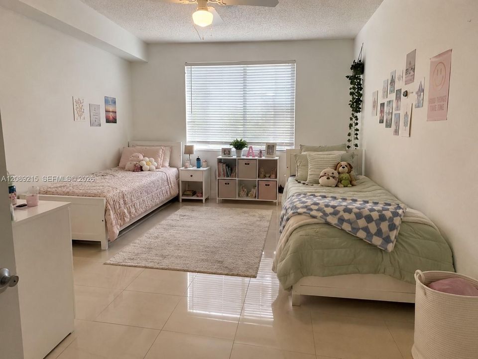 For Rent: $1,998 (2 beds, 2 baths, 981 Square Feet)