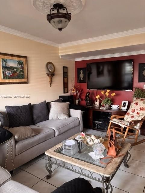 For Sale: $330,000 (2 beds, 2 baths, 980 Square Feet)