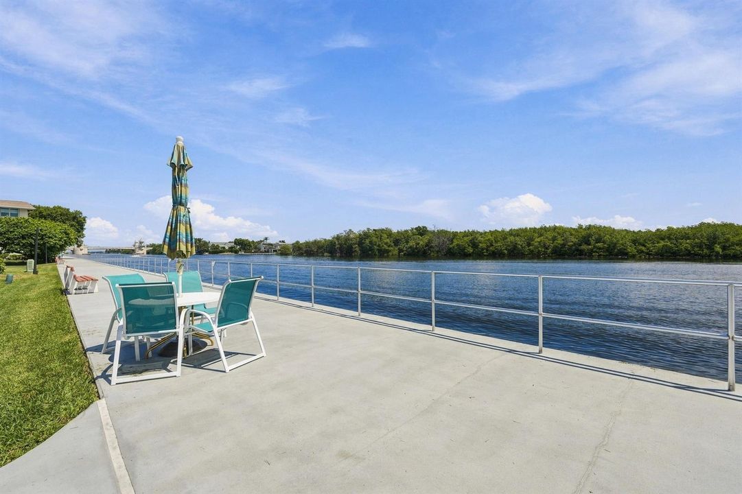 sidwalk along intracoastal