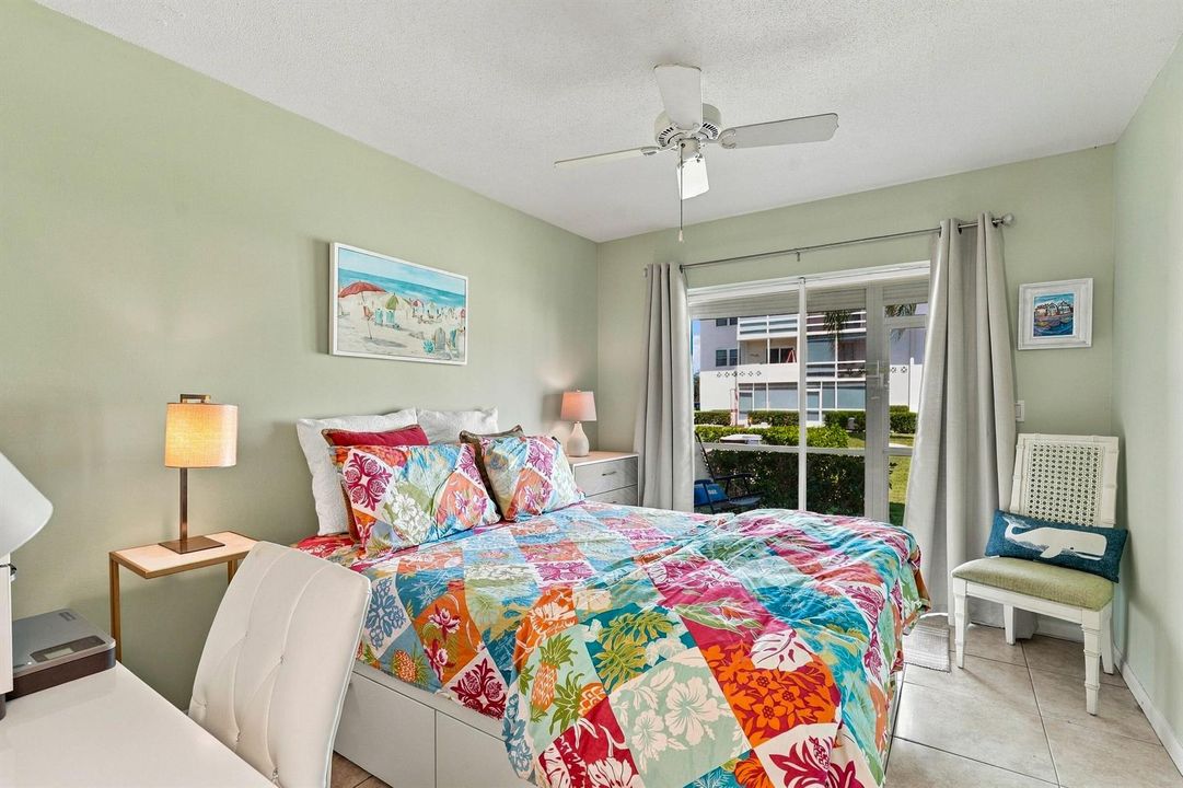 17_bedroom