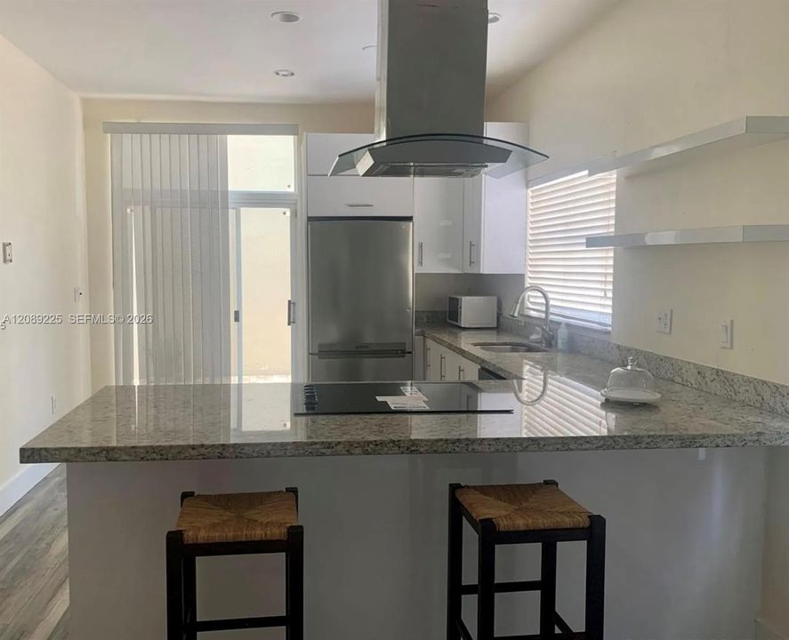 В аренду: $3,500 (3 спален, 3 ванн, 1479 Квадратных фут)