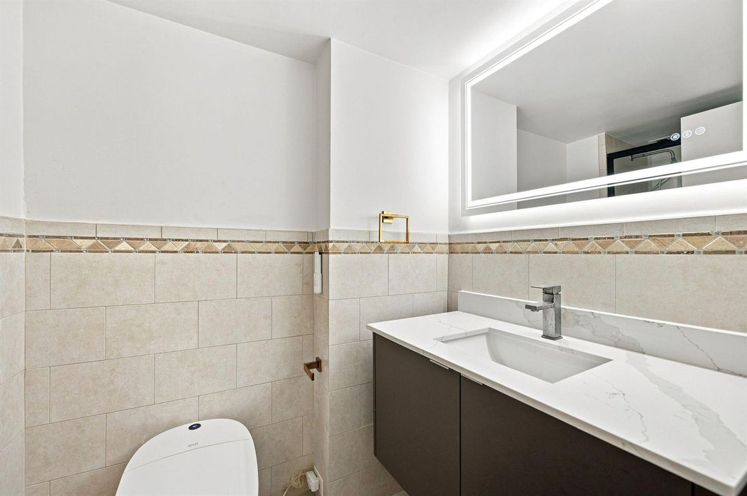 23-web-or-mls-18021-biscayne-blvd-901