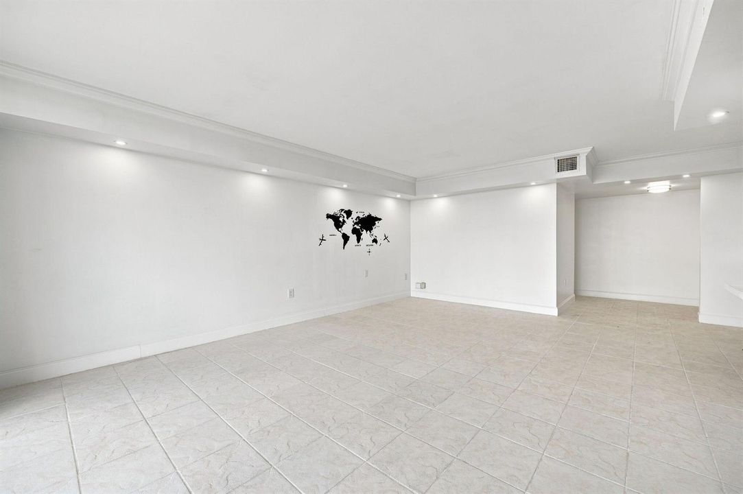 6-web-or-mls-18021-biscayne-blvd-901