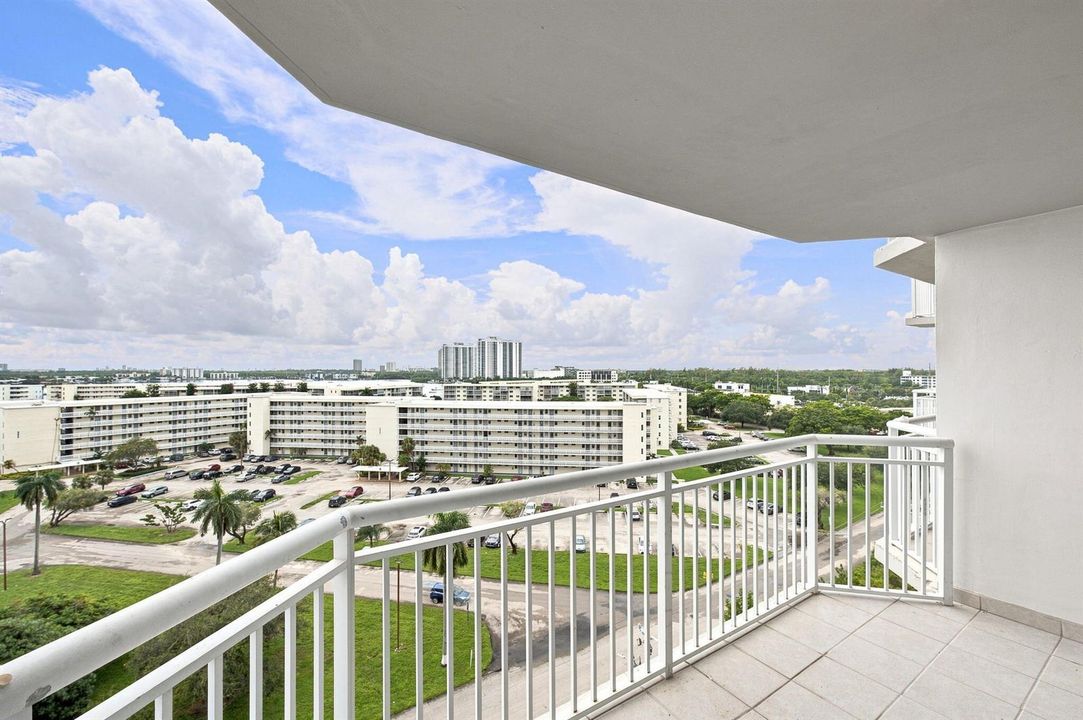 26-web-or-mls-18021-biscayne-blvd-901