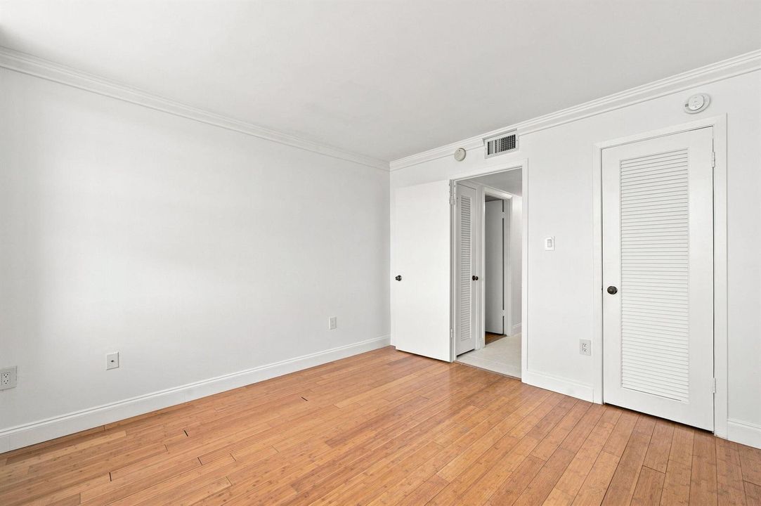 22-web-or-mls-18021-biscayne-blvd-901