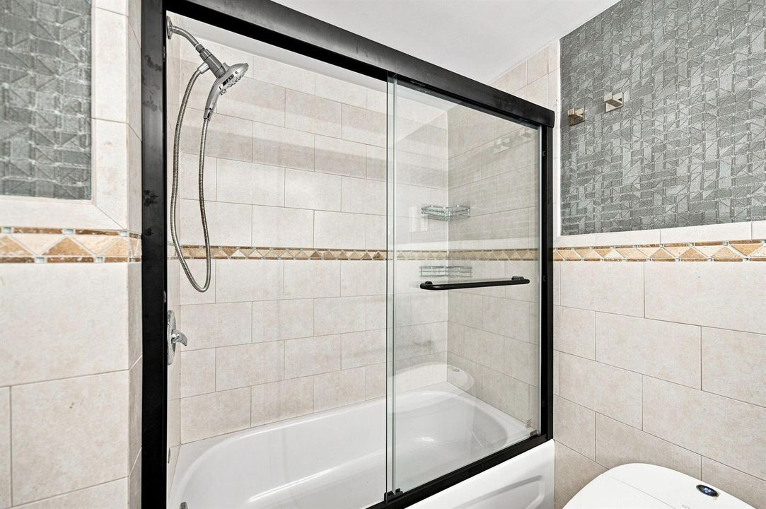 20-web-or-mls-18021-biscayne-blvd-901
