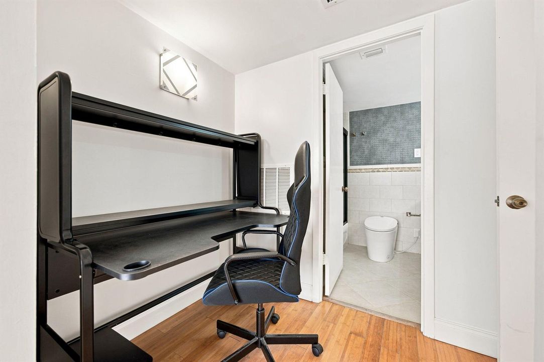 18-web-or-mls-18021-biscayne-blvd-901