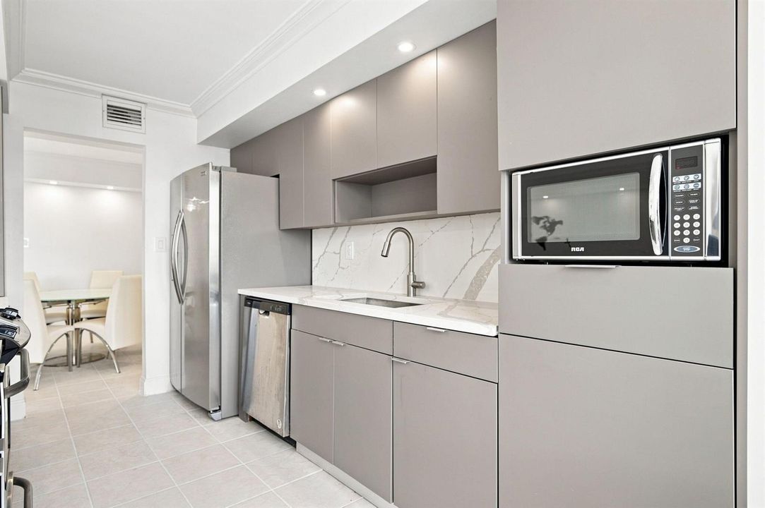 11-web-or-mls-18021-biscayne-blvd-901