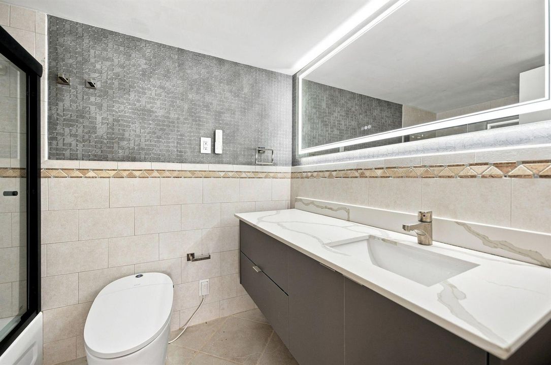 19-web-or-mls-18021-biscayne-blvd-901