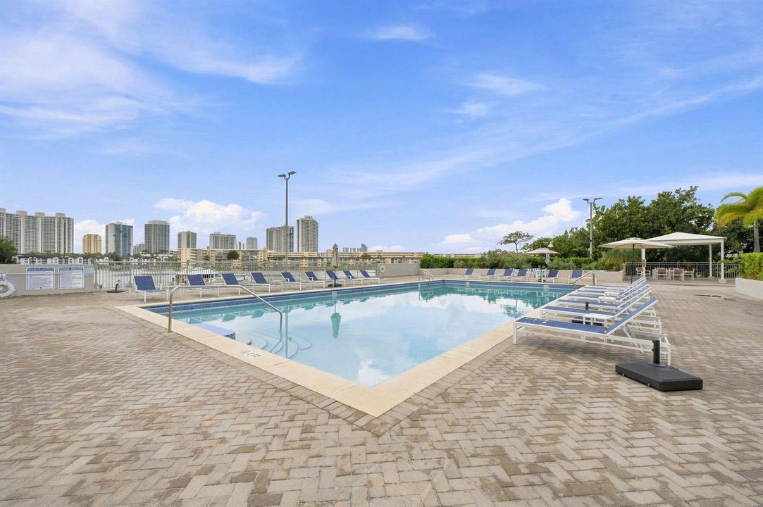 32-web-or-mls-18021-biscayne-blvd-901