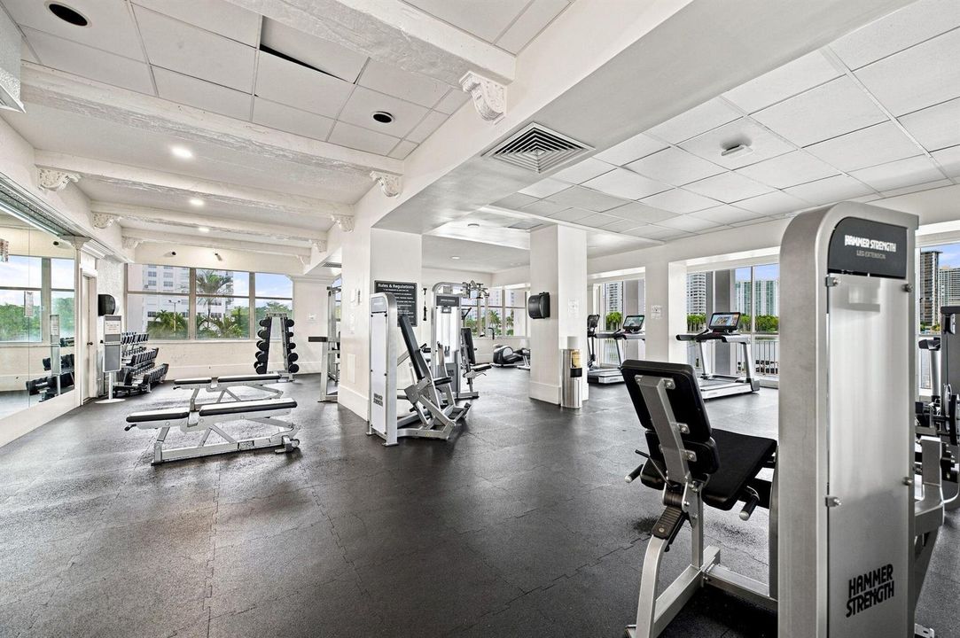 30-web-or-mls-18021-biscayne-blvd-901