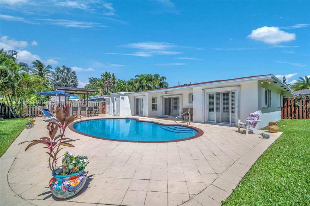 En Venta: $1,275,000 (3 camas, 2 baños, 1228 Pies cuadrados)