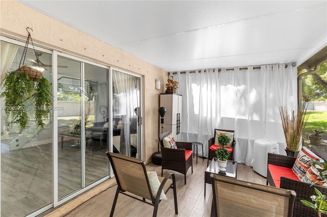 En Venta: $437,000 (3 camas, 2 baños, 1361 Pies cuadrados)