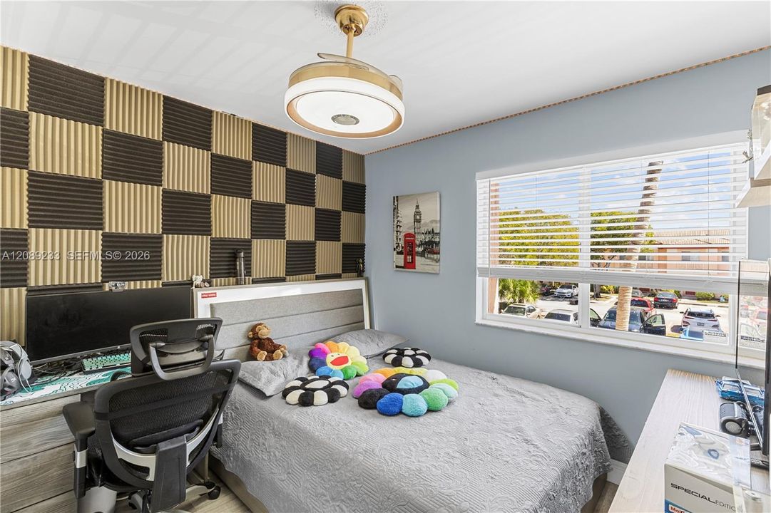 En Venta: $437,000 (3 camas, 2 baños, 1361 Pies cuadrados)