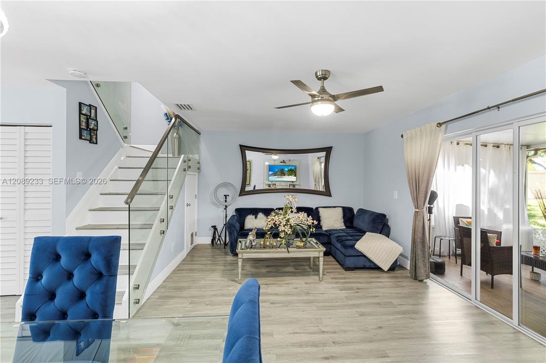 En Venta: $437,000 (3 camas, 2 baños, 1361 Pies cuadrados)