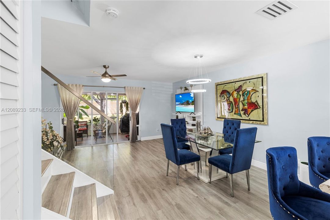 En Venta: $437,000 (3 camas, 2 baños, 1361 Pies cuadrados)