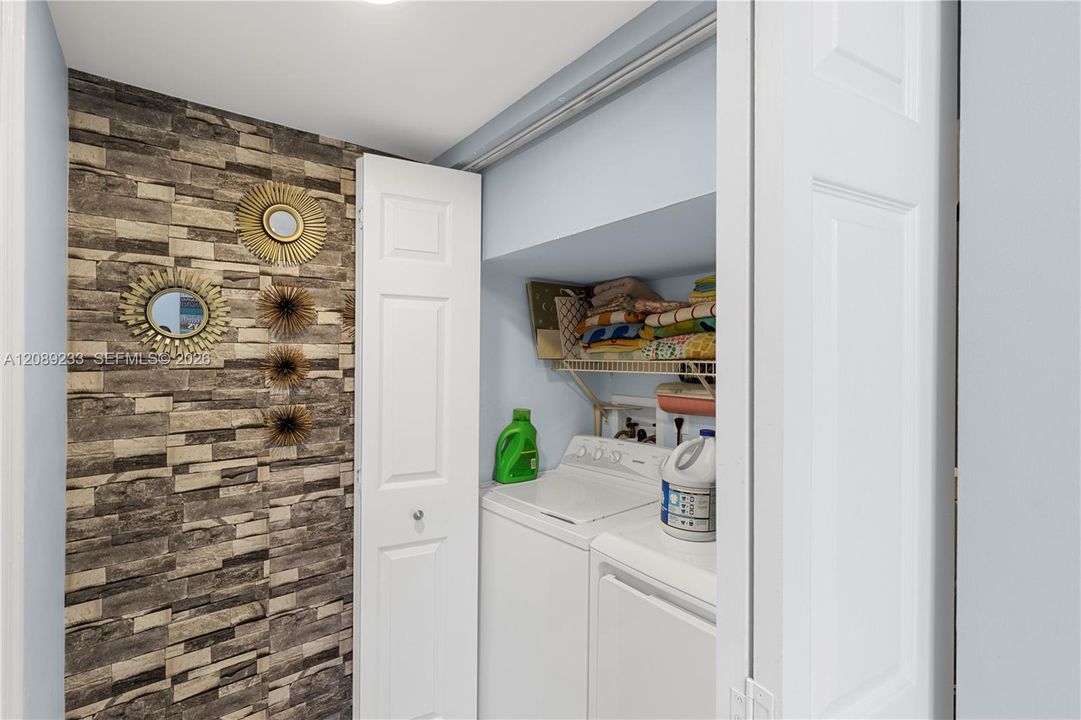 En Venta: $437,000 (3 camas, 2 baños, 1361 Pies cuadrados)