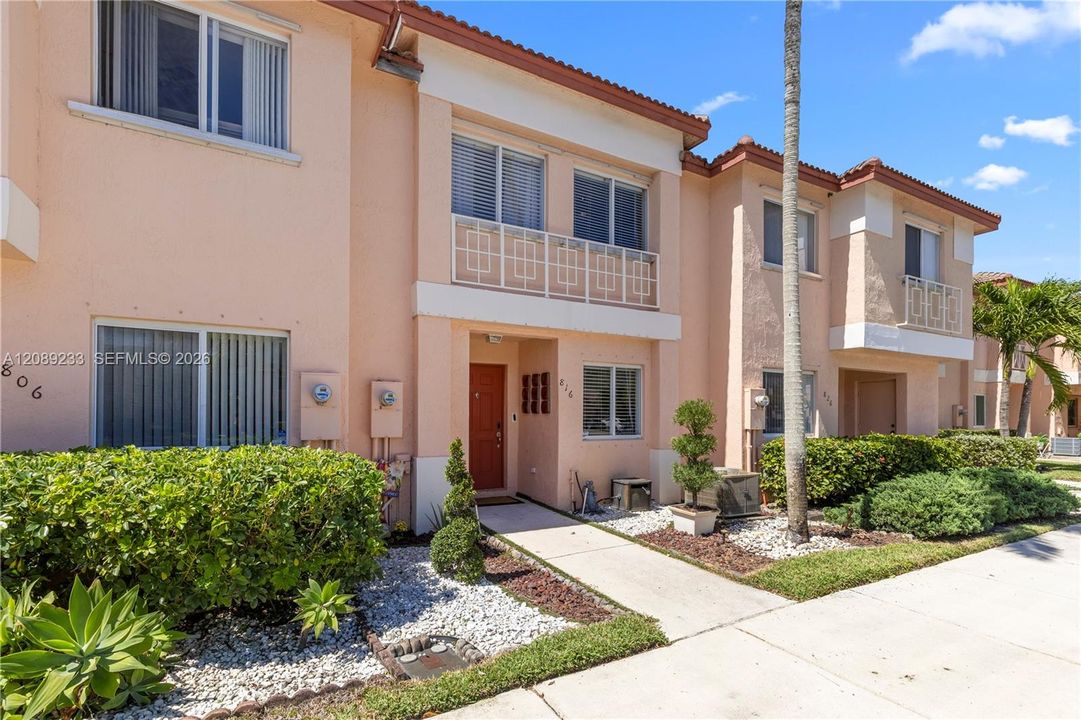 En Venta: $437,000 (3 camas, 2 baños, 1361 Pies cuadrados)