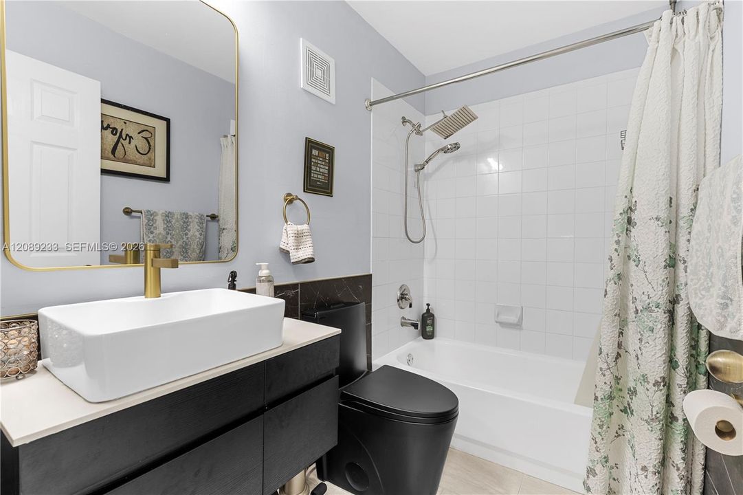 En Venta: $437,000 (3 camas, 2 baños, 1361 Pies cuadrados)