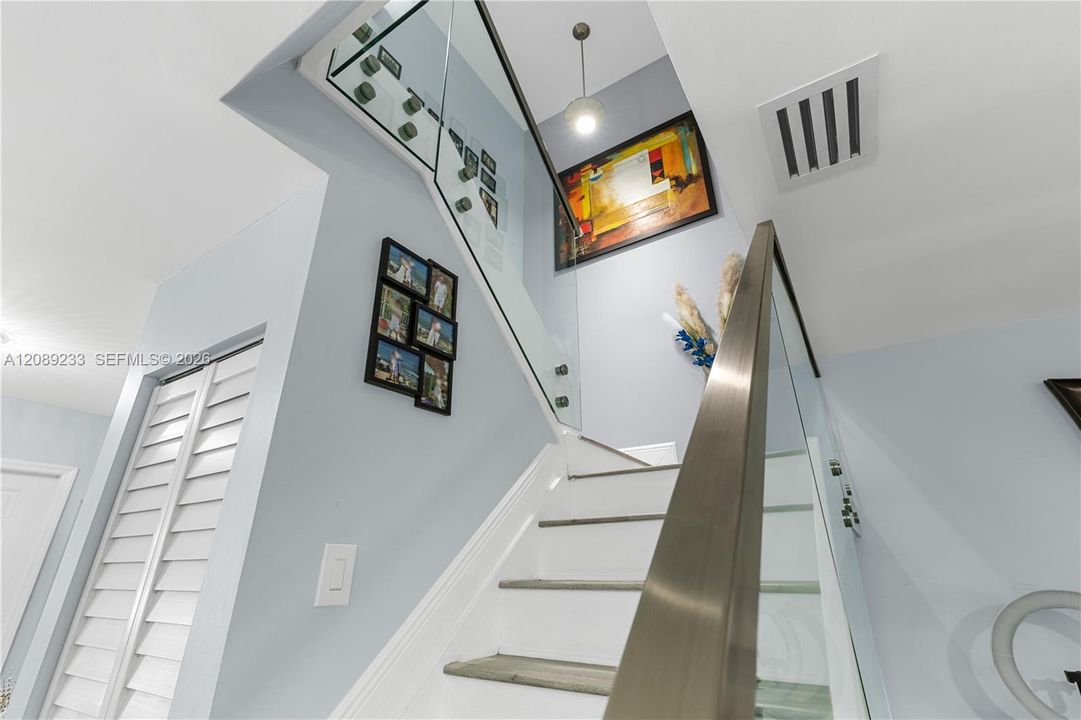 En Venta: $437,000 (3 camas, 2 baños, 1361 Pies cuadrados)