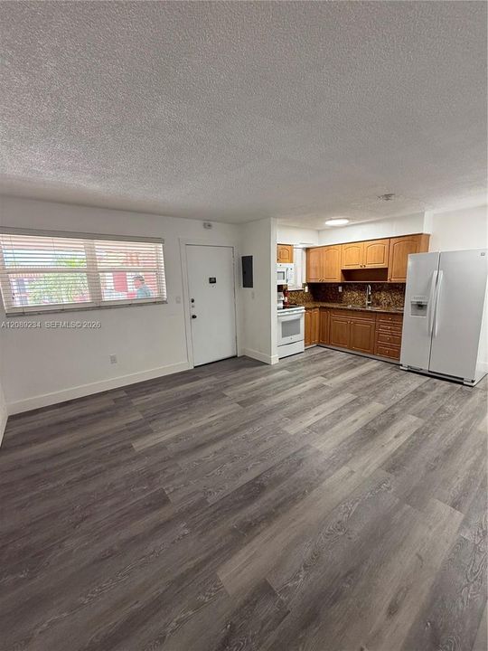 For Sale: $185,888 (1 beds, 1 baths, 540 Square Feet)
