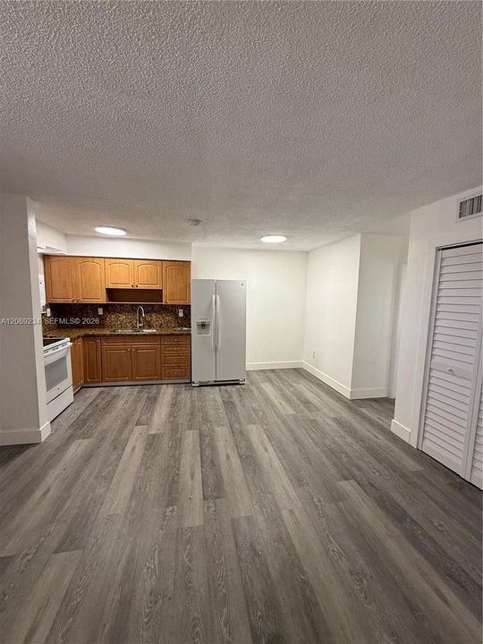 For Sale: $185,888 (1 beds, 1 baths, 540 Square Feet)