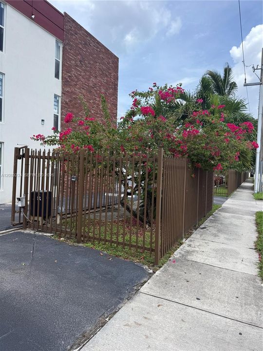 For Sale: $185,888 (1 beds, 1 baths, 540 Square Feet)