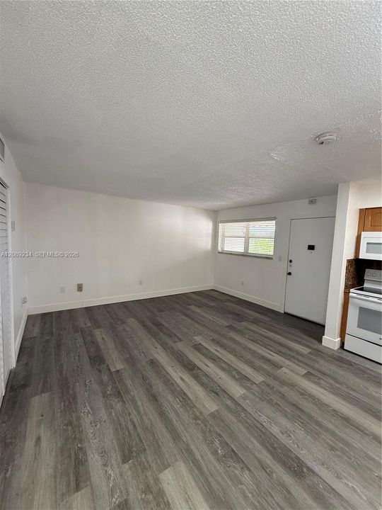 For Sale: $185,888 (1 beds, 1 baths, 540 Square Feet)