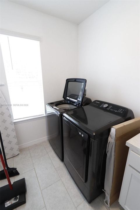 En Venta: $450,000 (4 camas, 2 baños, 2059 Pies cuadrados)